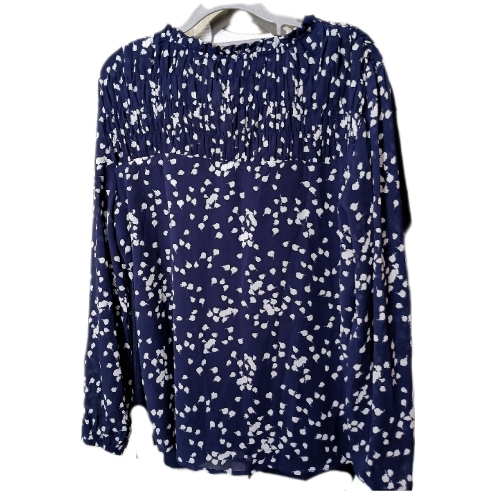 Dokotoo Alicia Floral Blouse Medium Navy White V-Neck Smocked Long Sleeve Office - Picture 3 of 13